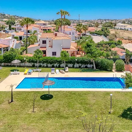 Entre O Vale E O Mar - Vale Parra * Guia (Faro)